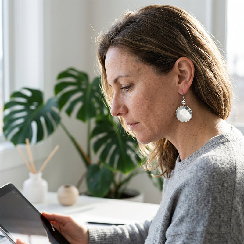 Vintage Hammered Metal Teardrop Earrings – Lightweight Geometric Drop Earrings for Everyday Style